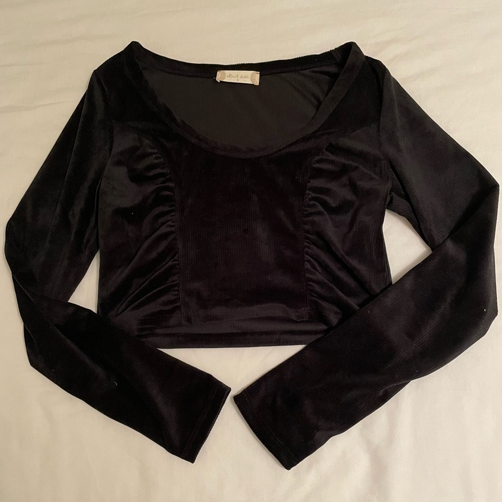 Black velvet long sleeves crop top